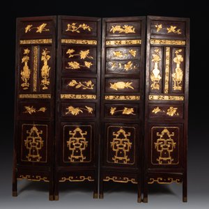 A Chinese four-part reticulated and partially gilt wooden folding screen, 19th C. — photo 7