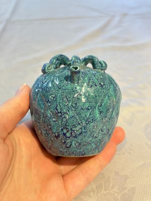 A Chinese fruit-shaped robin's egg-glazed water dropper, 19th C. — photo 3
