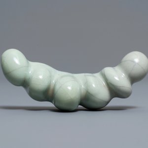 A Chinese ge-glazed brush rest, Qianlong mark, 19/20th C. — photo 8