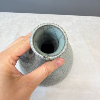 A Chinese ge-type bottle vase — photo 9
