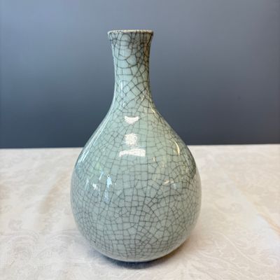 A Chinese ge-type bottle vase — photo 1