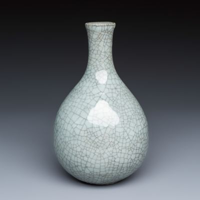 A Chinese ge-type bottle vase, Ming