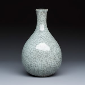 A Chinese ge-type bottle vase — photo 5