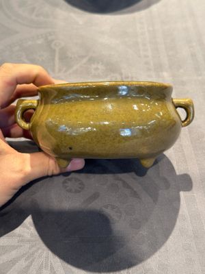 A Chinese Ge-type bowl, a lingzhi-shaped flambé-glazed vase and an olive-green-glazed censer, 19th C. — 照片 2