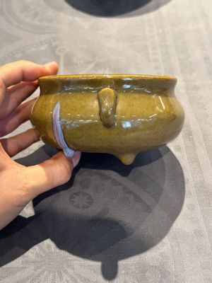 A Chinese Ge-type bowl, a lingzhi-shaped flambé-glazed vase and an olive-green-glazed censer, 19th C. — 照片 3