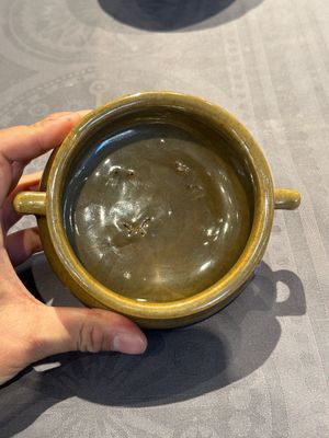 A Chinese Ge-type bowl, a lingzhi-shaped flambé-glazed vase and an olive-green-glazed censer, 19th C. — 照片 5