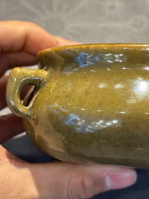 A Chinese Ge-type bowl, a lingzhi-shaped flambé-glazed vase and an olive-green-glazed censer, 19th C. — 照片 7