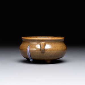 A Chinese Ge-type bowl, a lingzhi-shaped flambé-glazed vase and an olive-green-glazed censer, 19th C. — 照片 9
