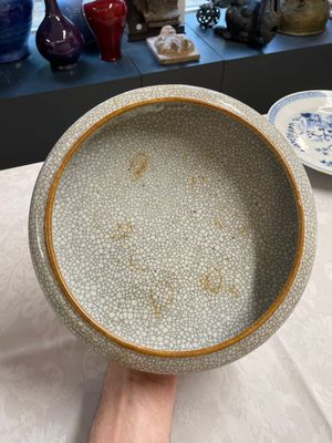 A Chinese ge-type brush washer, a pair of pink bowls, two plates and a saucer, Kangxi and later — photo 1