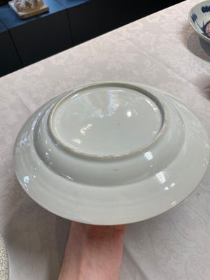 A Chinese ge-type brush washer, a pair of pink bowls, two plates and a saucer, Kangxi and later — photo 13