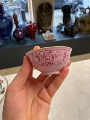 A Chinese ge-type brush washer, a pair of pink bowls, two plates and a saucer, Kangxi and later — photo 14