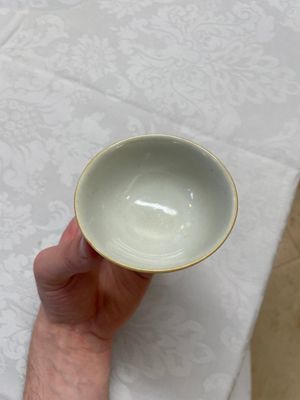 A Chinese ge-type brush washer, a pair of pink bowls, two plates and a saucer, Kangxi and later — photo 21