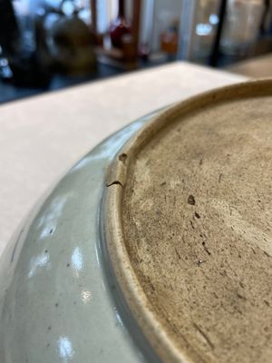 A Chinese ge-type brush washer, a pair of pink bowls, two plates and a saucer, Kangxi and later — photo 28