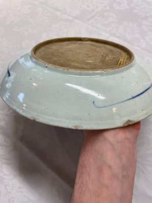 A Chinese ge-type brush washer, a pair of pink bowls, two plates and a saucer, Kangxi and later — photo 30