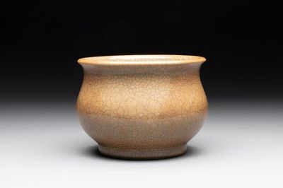 A Chinese ge-type censer, 18th C.