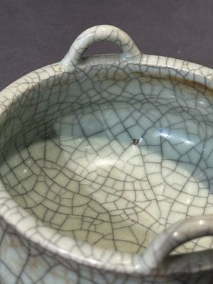 A Chinese ge-type censer with wooden stand and cover, Qianlong — foto 12