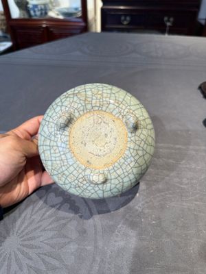 A Chinese ge-type censer with wooden stand and cover, Qianlong — foto 13