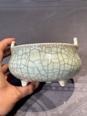 A Chinese ge-type censer with wooden stand and cover, Qianlong — foto 2