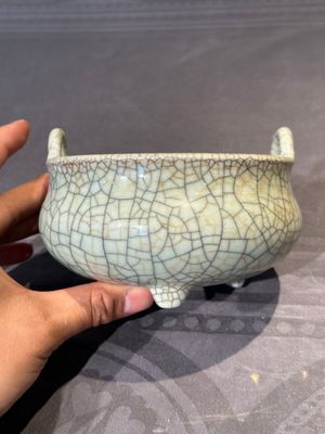 A Chinese ge-type censer with wooden stand and cover, Qianlong — foto 4