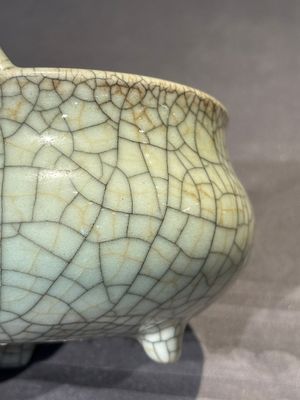 A Chinese ge-type censer with wooden stand and cover, Qianlong — foto 7