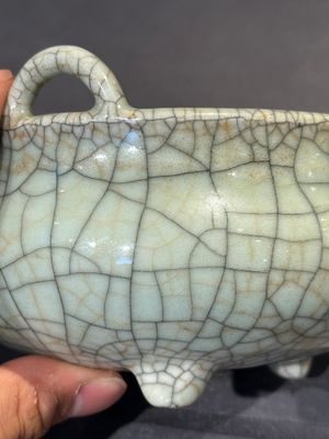 A Chinese ge-type censer with wooden stand and cover, Qianlong — foto 10