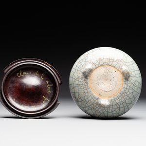 A Chinese ge-type censer with wooden stand and cover, Qianlong — foto 8