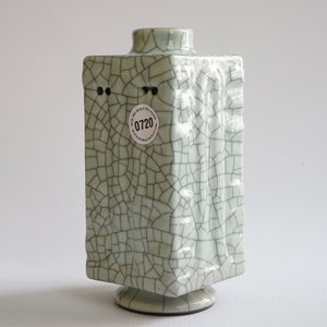 A Chinese ge-type cong vase, Qianlong mark, 19/20th C. — photo 8