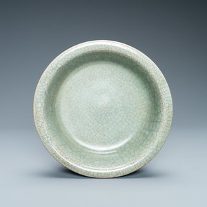 A Chinese ge-type crackle-glazed bowl, Qing — 照片 1