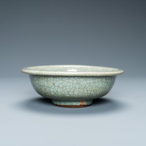 A Chinese ge-type crackle-glazed bowl, Qing — 照片 2