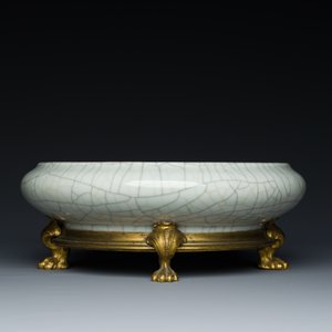 A Chinese ge-type crackle-glazed brush washer with gilt bronze mounts, Qianlong — photo 4