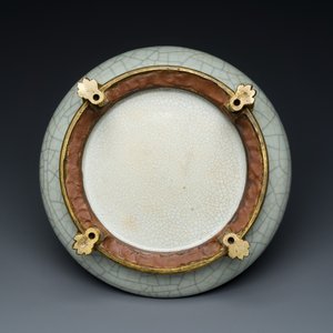 A Chinese ge-type crackle-glazed brush washer with gilt bronze mounts, Qianlong — photo 8