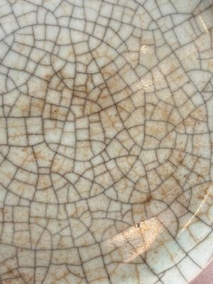 A Chinese ge-type crackle-glazed dish, 19th C. — photo 2