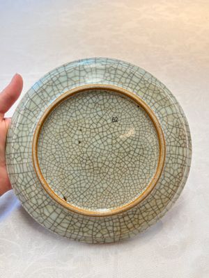 A Chinese ge-type crackle-glazed dish, 19th C. — photo 5