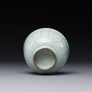 A Chinese ge-type crackle-glazed tea cup, 19th C. — photo 4