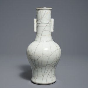 A Chinese ge-type crackle-glazed 'touhu' arrow vase, 18th C. — 照片 1