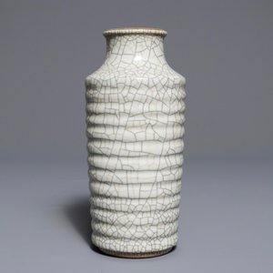 A Chinese ge-type crackle-glazed vase, 19/20th C. — 照片 2
