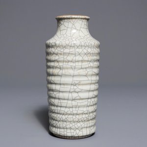 A Chinese ge-type crackle-glazed vase, 19/20th C. — 照片 3