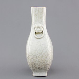 A Chinese ge-type crackle porcelain vase, 18/19th C. — foto 2