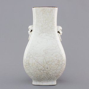 A Chinese ge-type crackle porcelain vase, 18/19th C. — foto 3