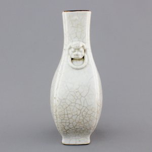 A Chinese ge-type crackle porcelain vase, 18/19th C. — foto 4