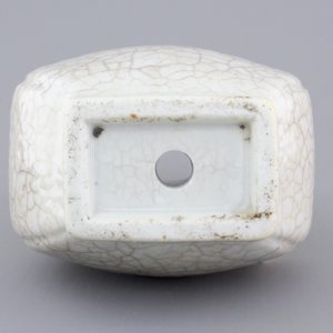 A Chinese ge-type crackle porcelain vase, 18/19th C. — foto 6
