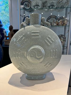 A Chinese ge-type 'Daoist' moonflask, 'bianhu', Yongzheng mark and possibly of the period — photo 15