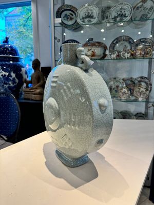 A Chinese ge-type 'Daoist' moonflask, 'bianhu', Yongzheng mark and possibly of the period — photo 18