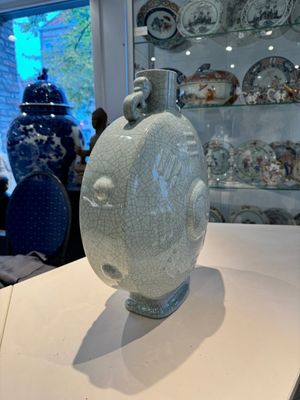 A Chinese ge-type 'Daoist' moonflask, 'bianhu', Yongzheng mark and possibly of the period — photo 20