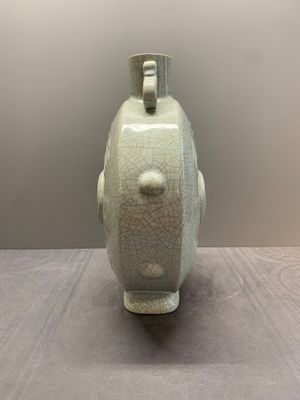 A Chinese ge-type 'Daoist' moonflask, 'bianhu', Yongzheng mark and possibly of the period — photo 2