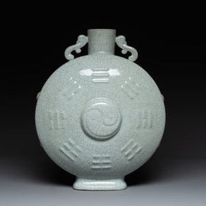 A Chinese ge-type 'Daoist' moonflask, 'bianhu', Yongzheng mark and possibly of the period — photo 1