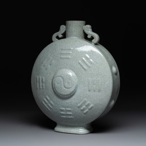 A Chinese ge-type 'Daoist' moonflask, 'bianhu', Yongzheng mark and possibly of the period — photo 2