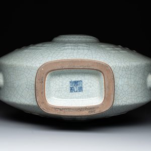 A Chinese ge-type 'Daoist' moonflask, 'bianhu', Yongzheng mark and possibly of the period — photo 8