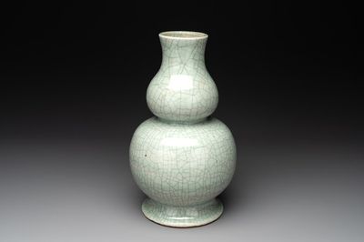 A Chinese ge-type double gourd vase, 19th C.