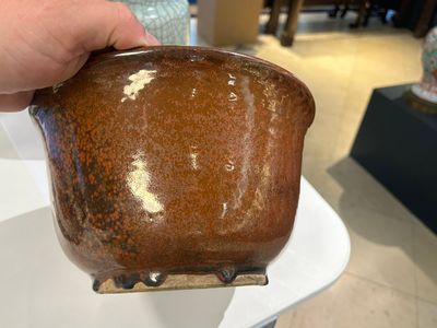 A Chinese ge-type 'gu' vase and an iron-rust-glazed bowl, 19th C. — 照片 17